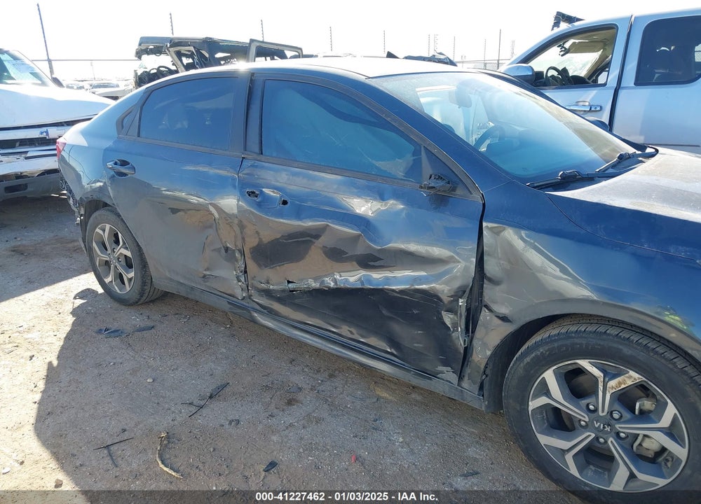 2021 KIA FORTE VIN: 3KPF24AD8ME275402