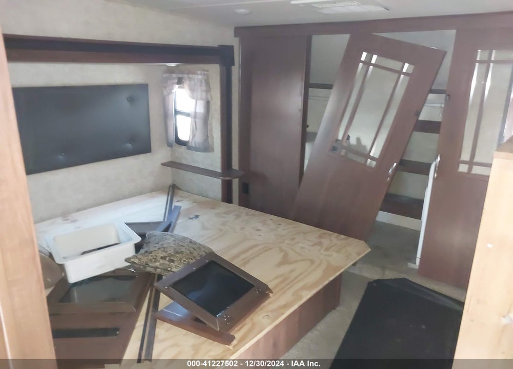 2017 FOREST RIVER SANDPIPER TRAVEL TRAILER VIN: 4X4FSAN28HJ035051