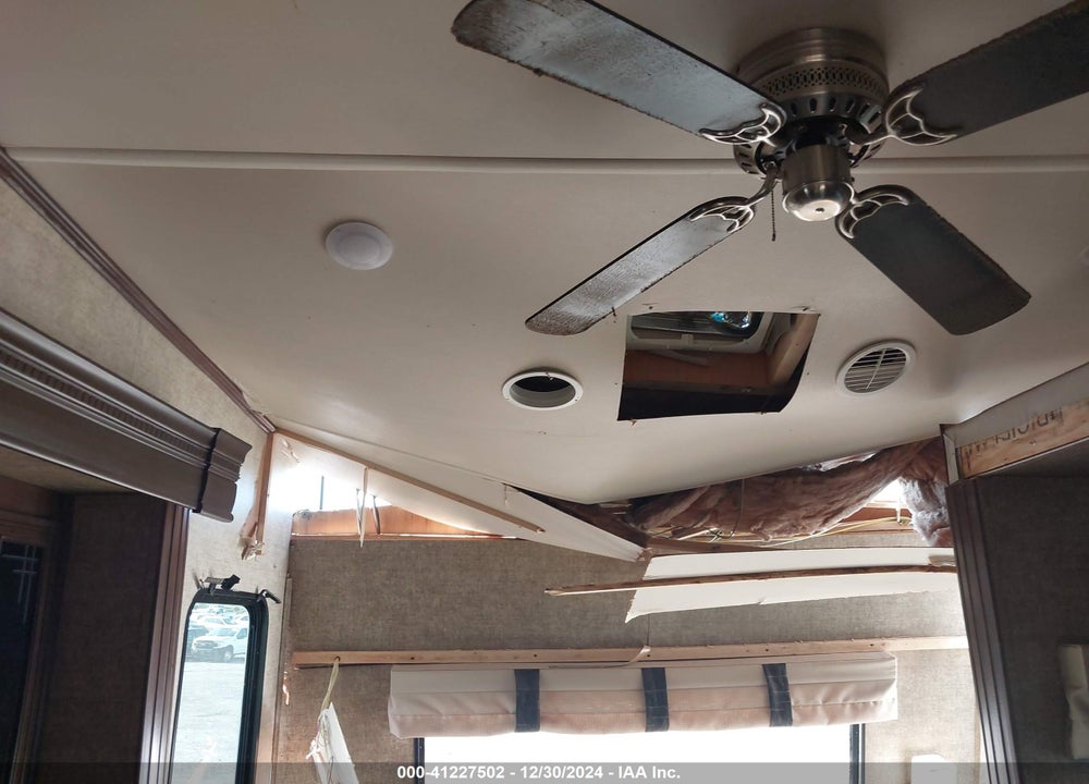 2017 FOREST RIVER SANDPIPER TRAVEL TRAILER VIN: 4X4FSAN28HJ035051
