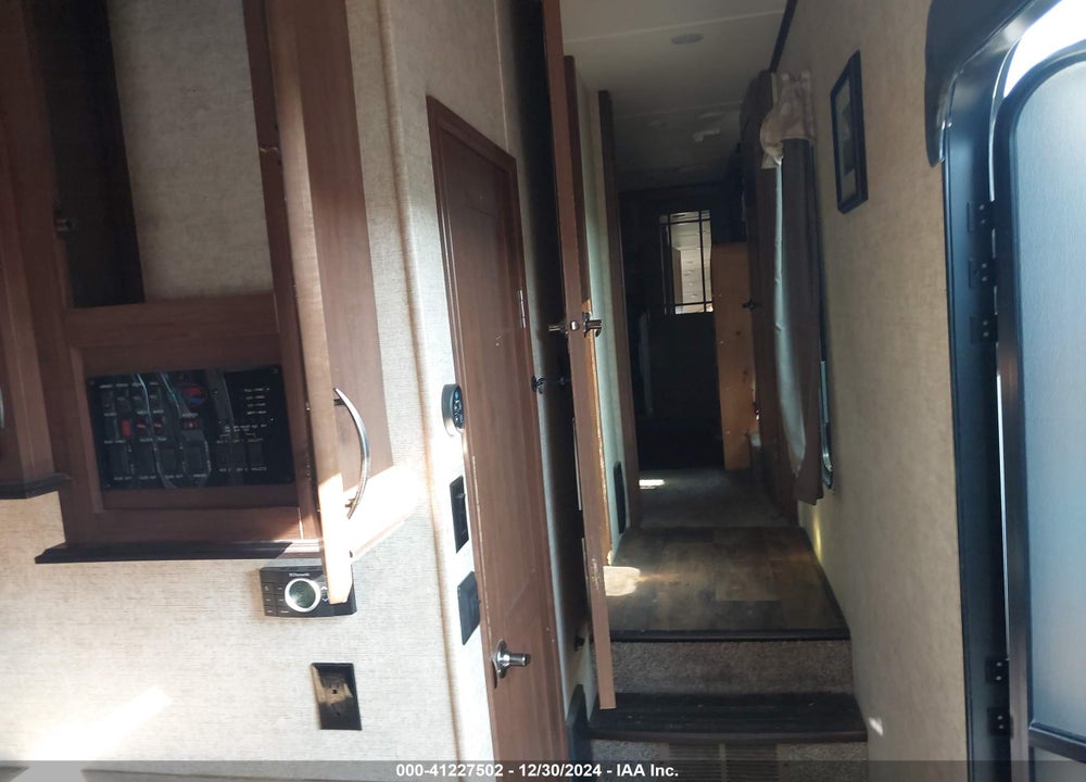 2017 FOREST RIVER SANDPIPER TRAVEL TRAILER VIN: 4X4FSAN28HJ035051