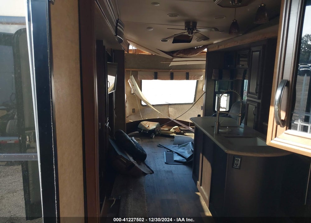 2017 FOREST RIVER SANDPIPER TRAVEL TRAILER VIN: 4X4FSAN28HJ035051