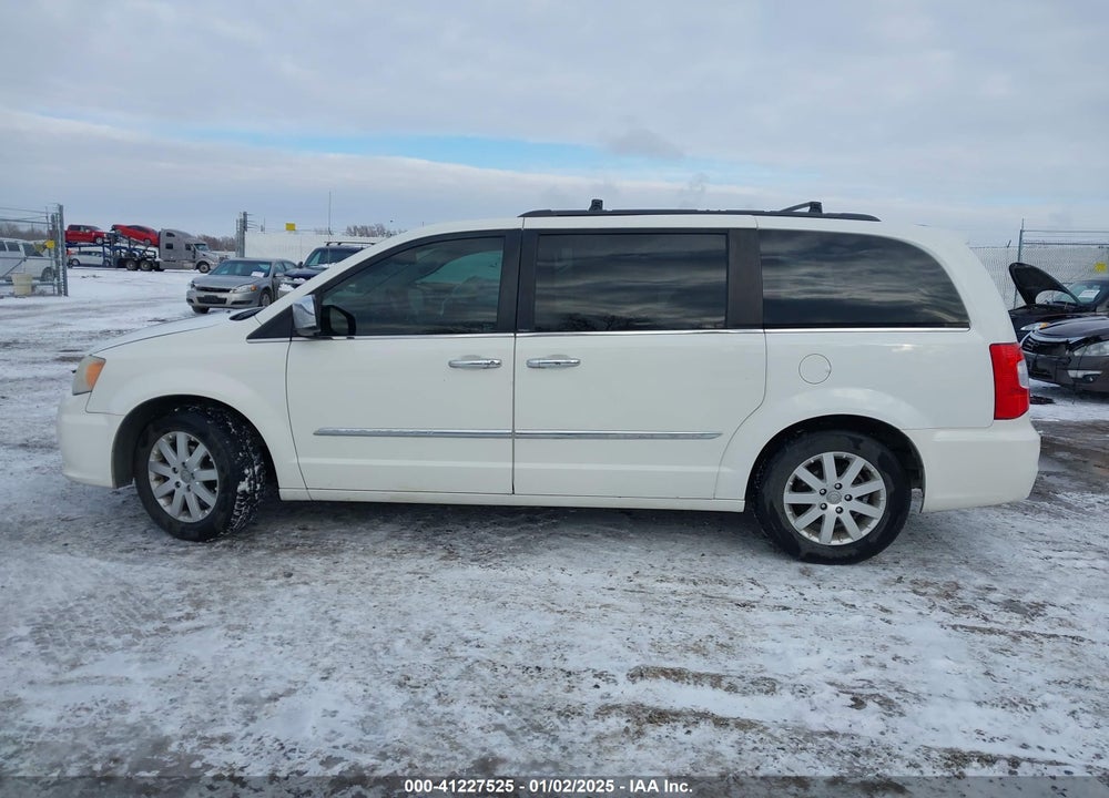 2011 CHRYSLER TOWN & COUNTRY TOURING-L VIN: 2A4RR8DG9BR635644