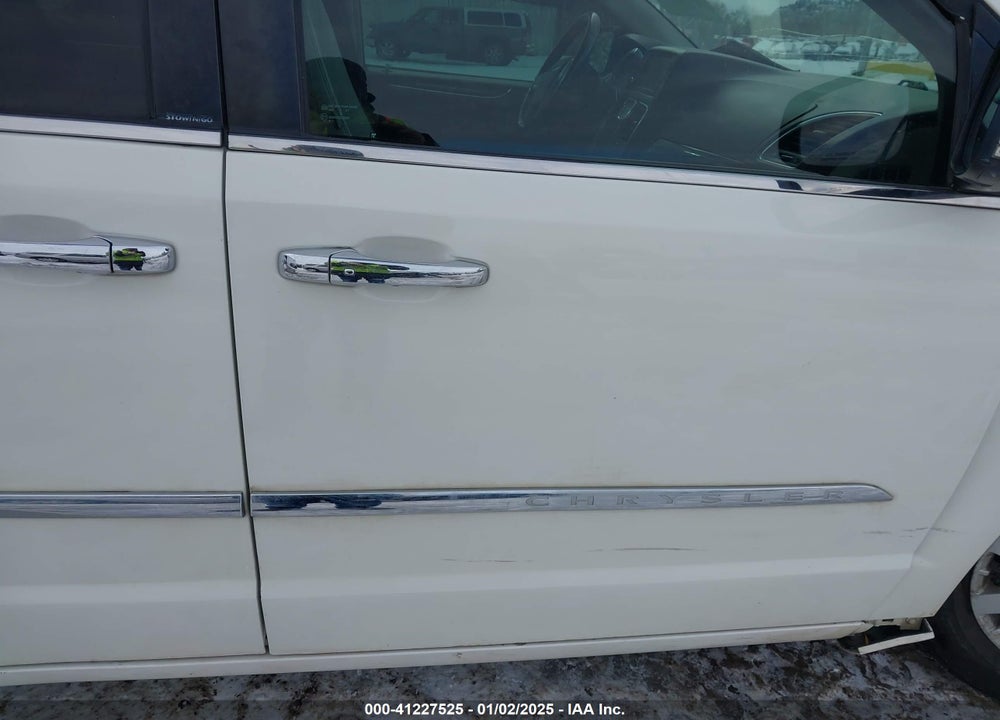 2011 CHRYSLER TOWN & COUNTRY TOURING-L VIN: 2A4RR8DG9BR635644