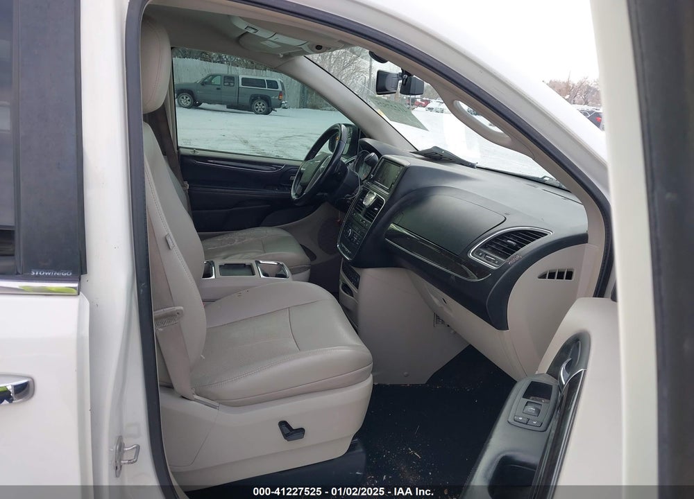 2011 CHRYSLER TOWN & COUNTRY TOURING-L VIN: 2A4RR8DG9BR635644