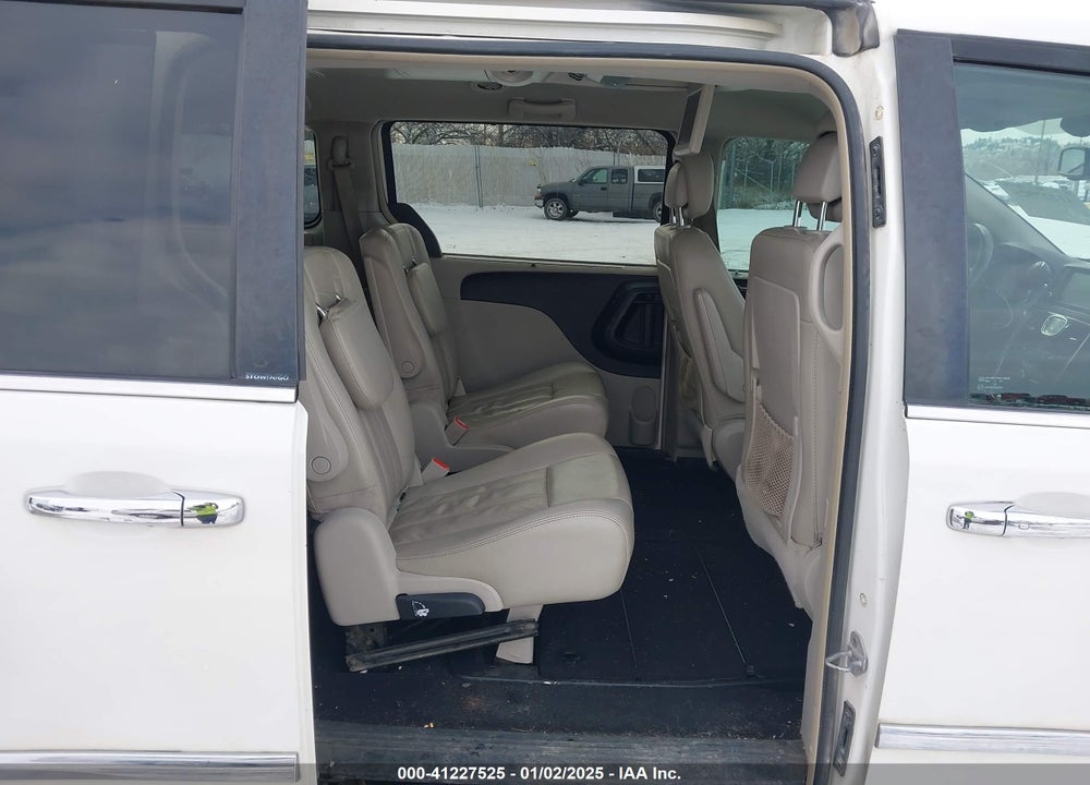 2011 CHRYSLER TOWN & COUNTRY TOURING-L VIN: 2A4RR8DG9BR635644