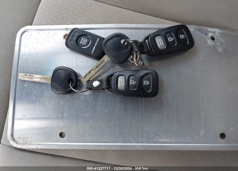 2011 KIA OPTIMA VIN: KNAGM4A70B5137402