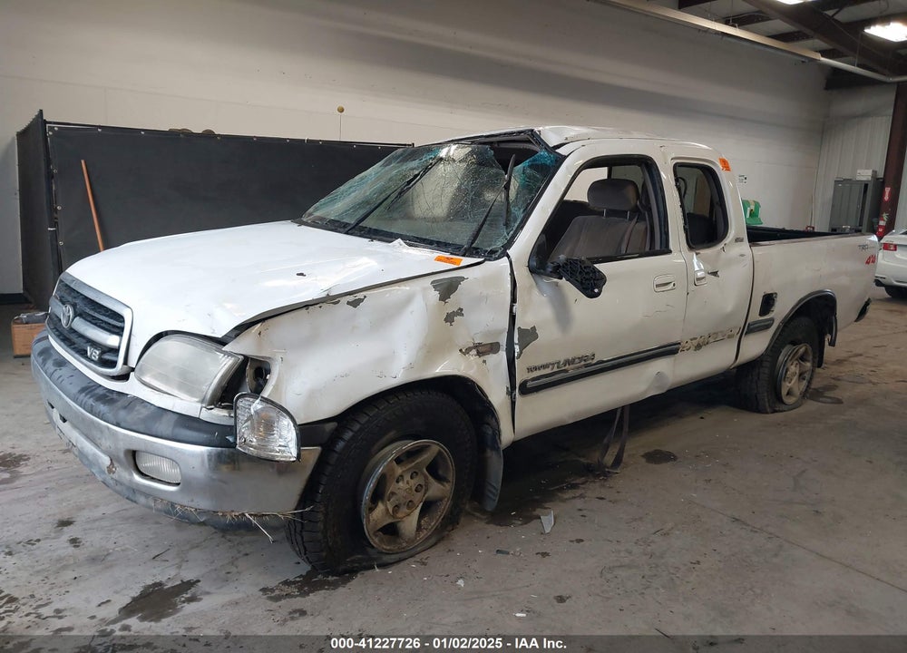 2000 TOYOTA TUNDRA SR5 V8 VIN: 5TBBT4417YS054620
