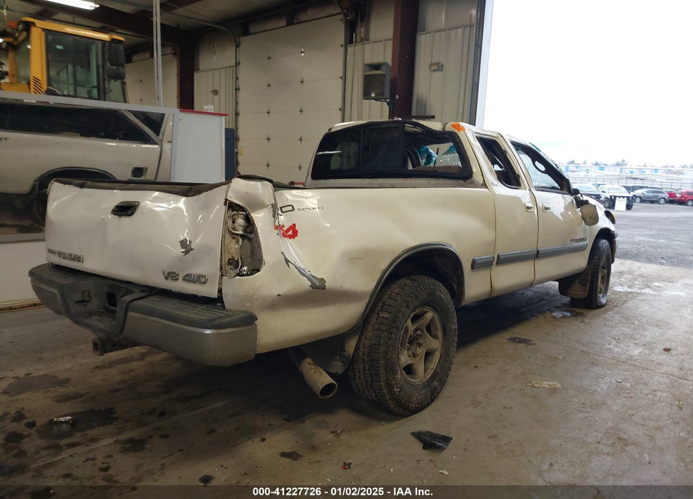 2000 TOYOTA TUNDRA SR5 V8 VIN: 5TBBT4417YS054620