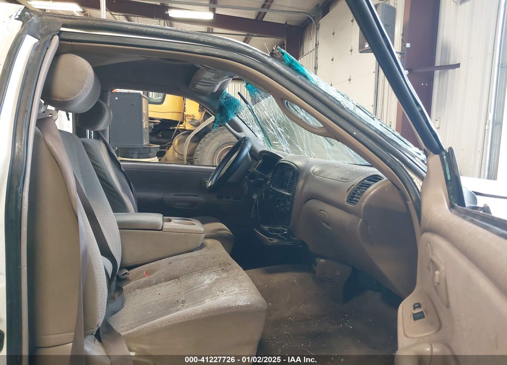 2000 TOYOTA TUNDRA SR5 V8 VIN: 5TBBT4417YS054620