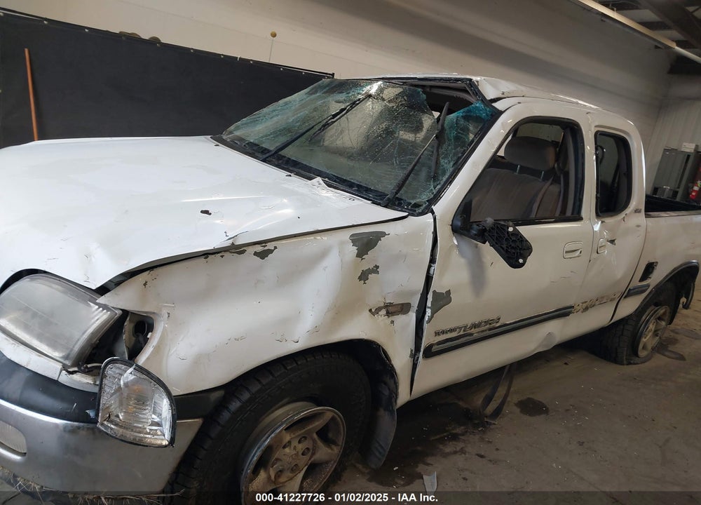 2000 TOYOTA TUNDRA SR5 V8 VIN: 5TBBT4417YS054620