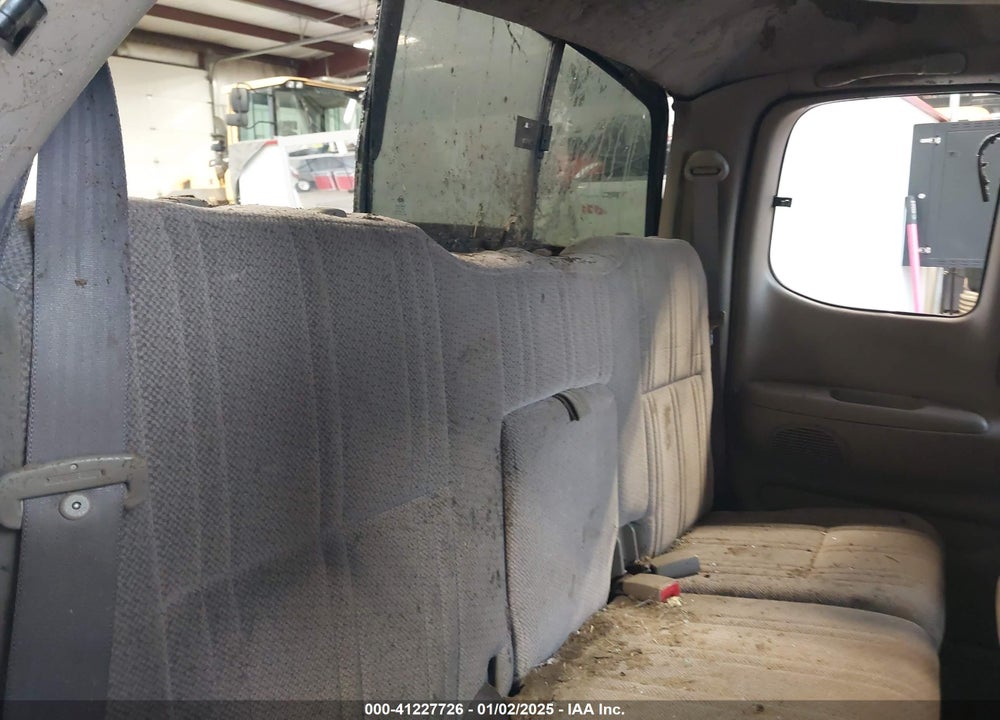 2000 TOYOTA TUNDRA SR5 V8 VIN: 5TBBT4417YS054620
