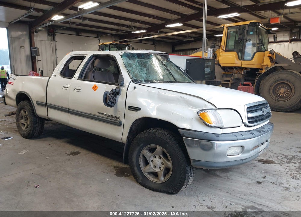 2000 TOYOTA TUNDRA SR5 V8 VIN: 5TBBT4417YS054620