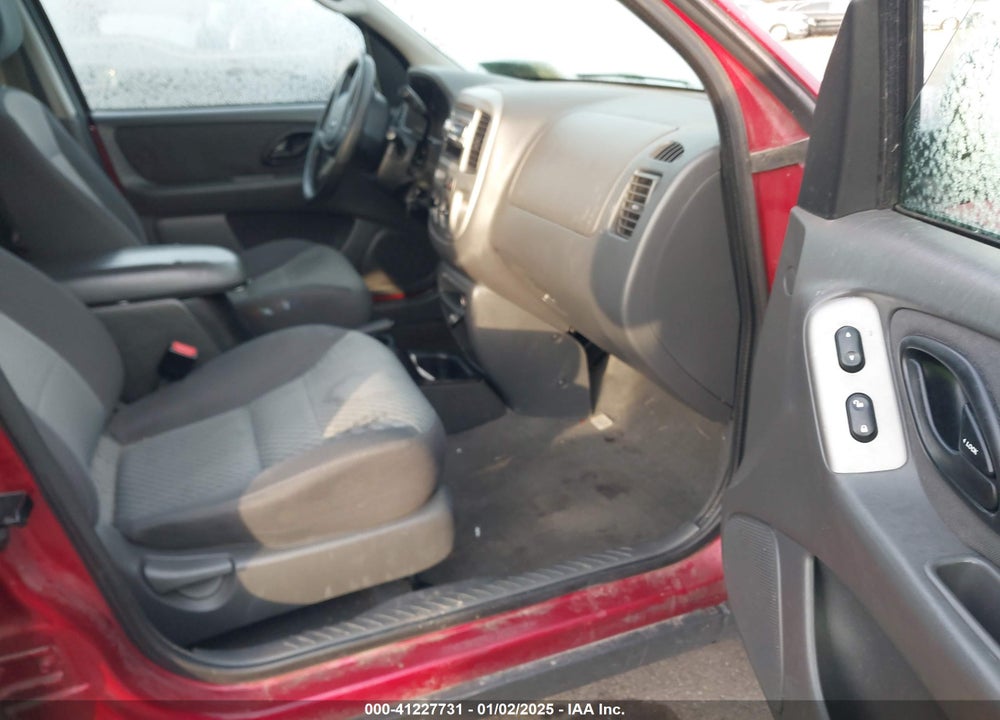 2004 FORD ESCAPE XLT VIN: 1FMYU03104KA62211
