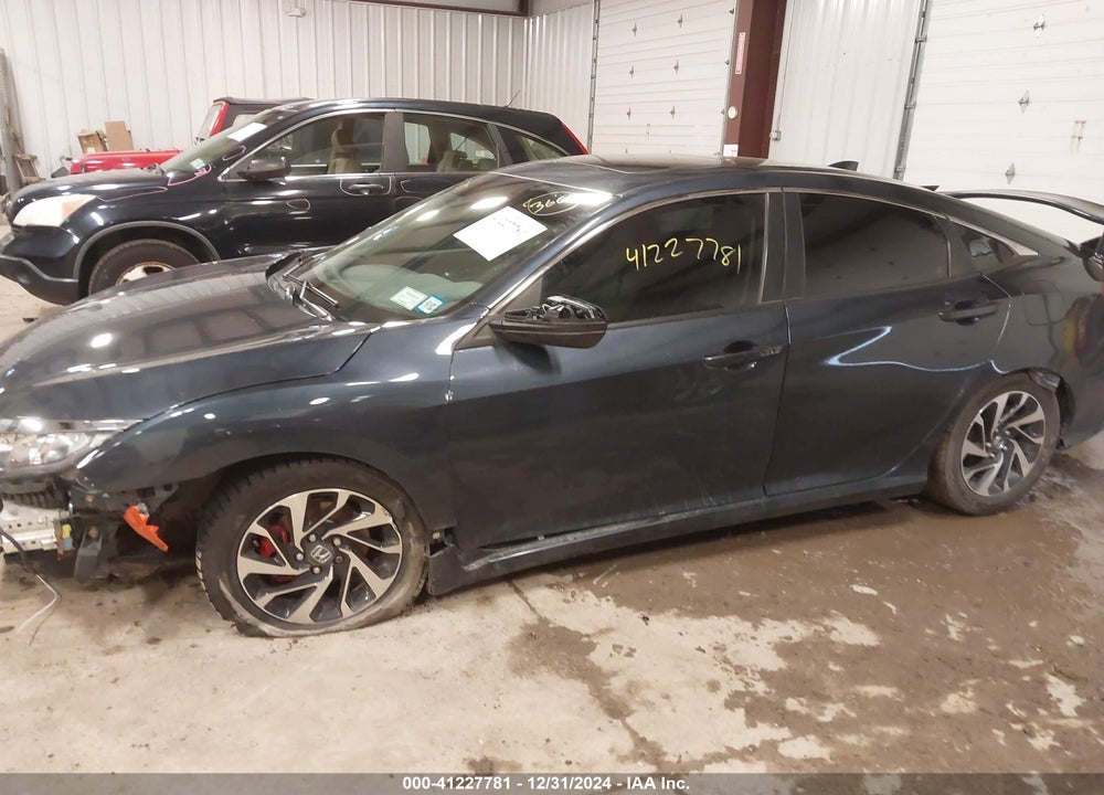 2018 HONDA CIVIC VIN: 2HGFC2F77JH556239
