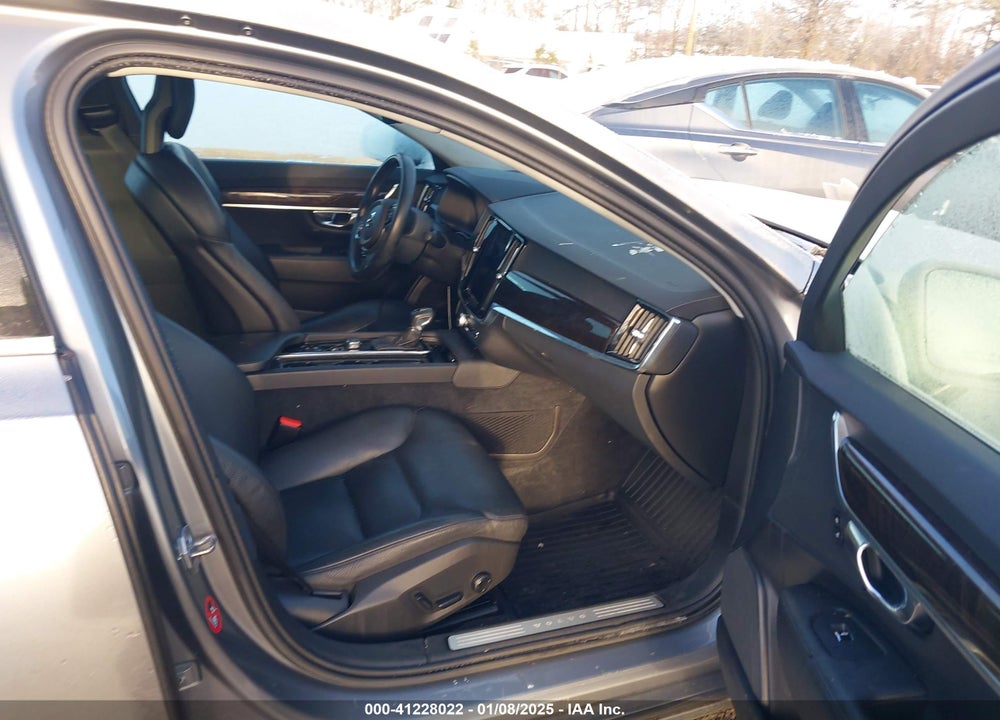 2018 VOLVO S90 VIN: LVY982MK9JP021101