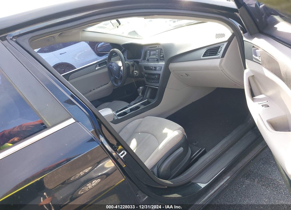 2015 HYUNDAI SONATA SE VIN: 5NPE24AF1FH003687