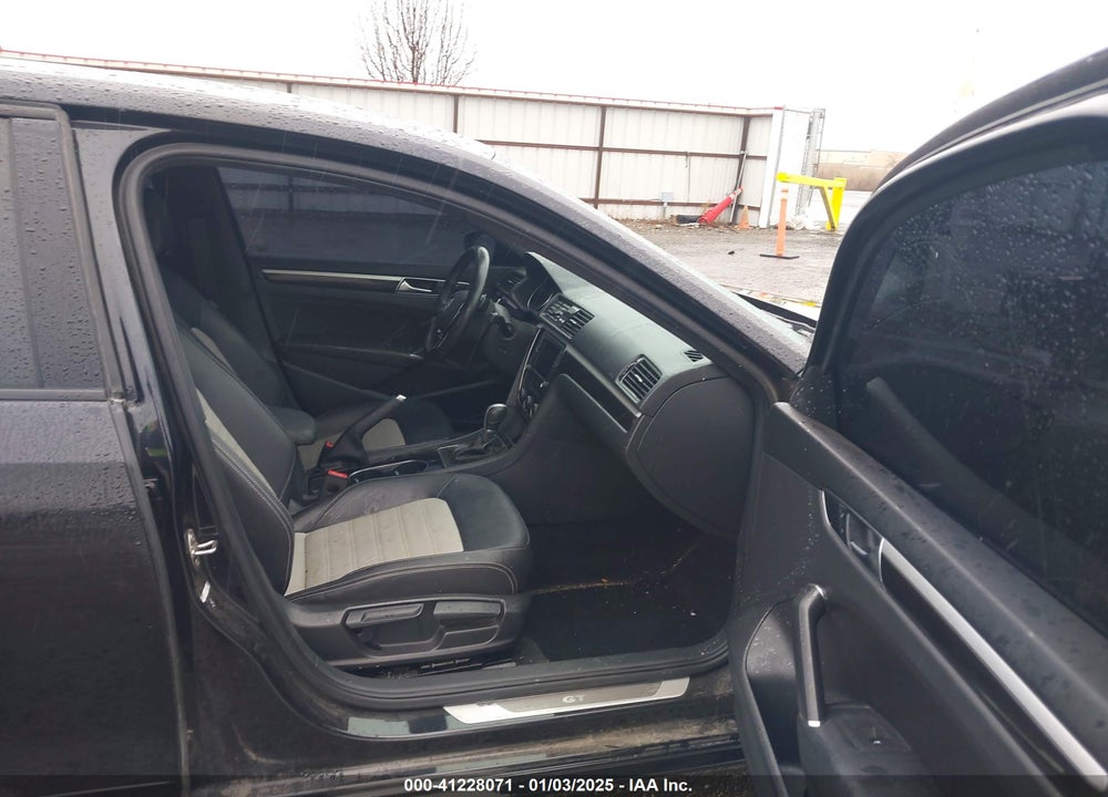 2018 VOLKSWAGEN PASSAT VIN: 1VWJM7A36JC032345
