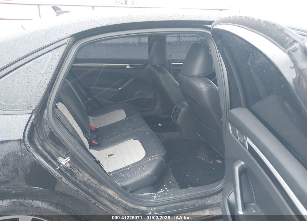 2018 VOLKSWAGEN PASSAT VIN: 1VWJM7A36JC032345