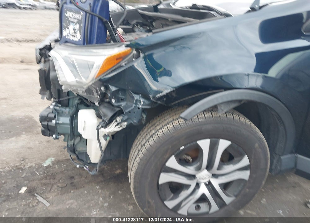 2018 TOYOTA RAV4 LE VIN: JTMZFREV1JJ211153