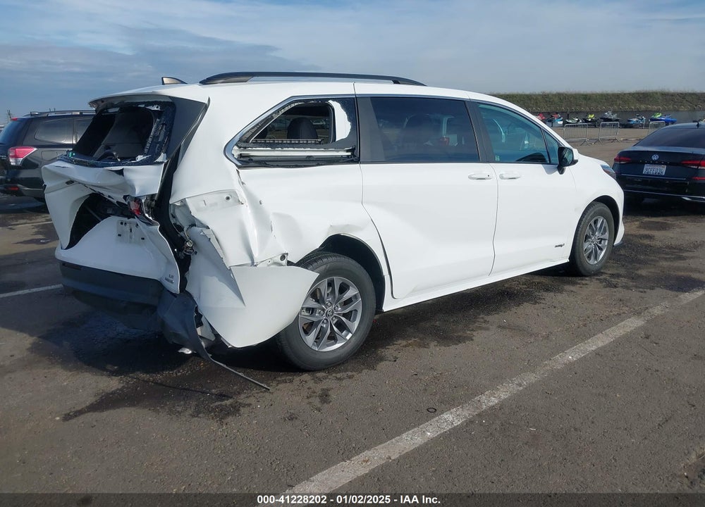 2021 TOYOTA SIENNA VIN: 5TDBRKEC0MS065947