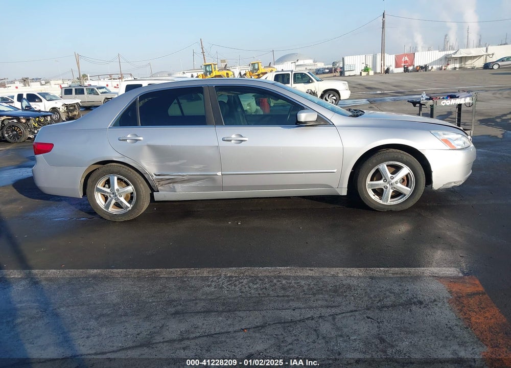 2005 HONDA ACCORD 2.4 EX VIN: JHMCM56875C007575