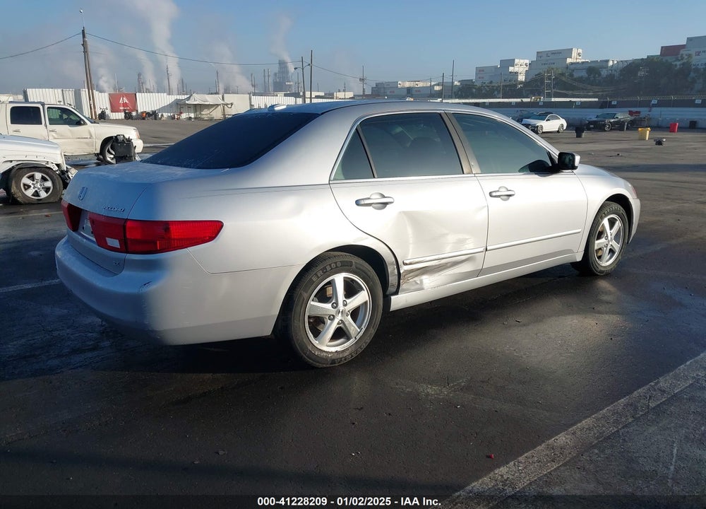 2005 HONDA ACCORD 2.4 EX VIN: JHMCM56875C007575