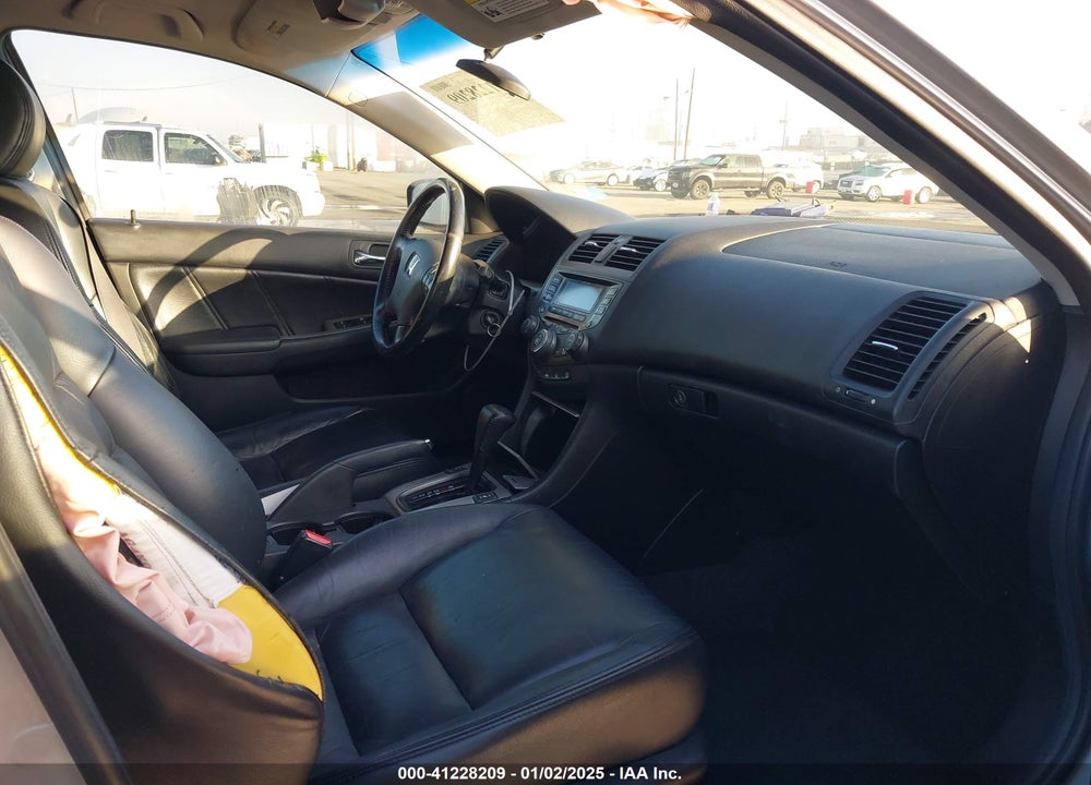2005 HONDA ACCORD 2.4 EX VIN: JHMCM56875C007575