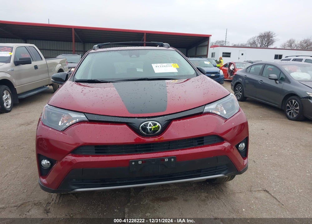 2018 TOYOTA RAV4 ADVENTURE/XLE VIN: 2T3RFREV2JW817806