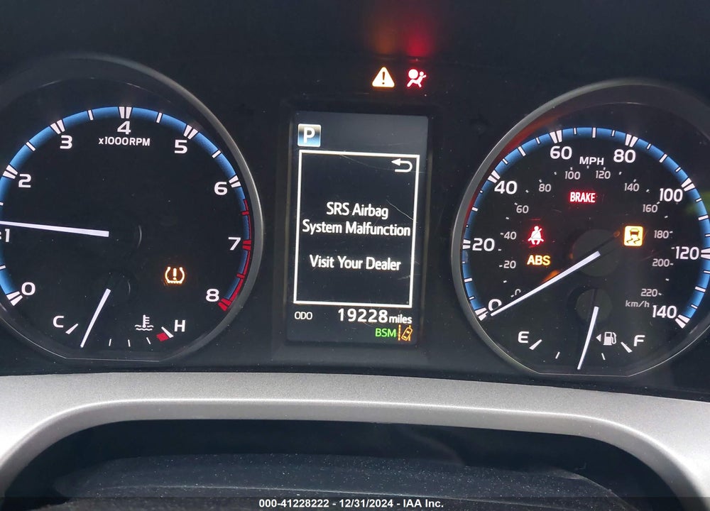 2018 TOYOTA RAV4 ADVENTURE/XLE VIN: 2T3RFREV2JW817806