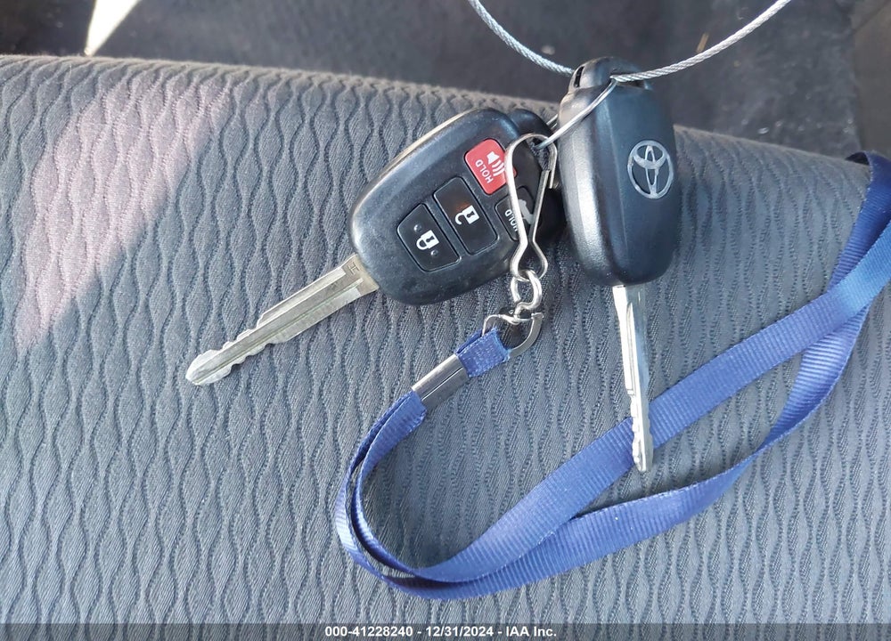 2017 TOYOTA COROLLA LE VIN: 5YFBURHEXHP717931