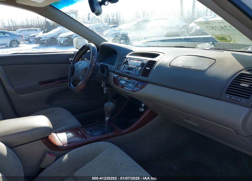 2002 TOYOTA CAMRY XLE VIN: 4T1BE30K22U058597