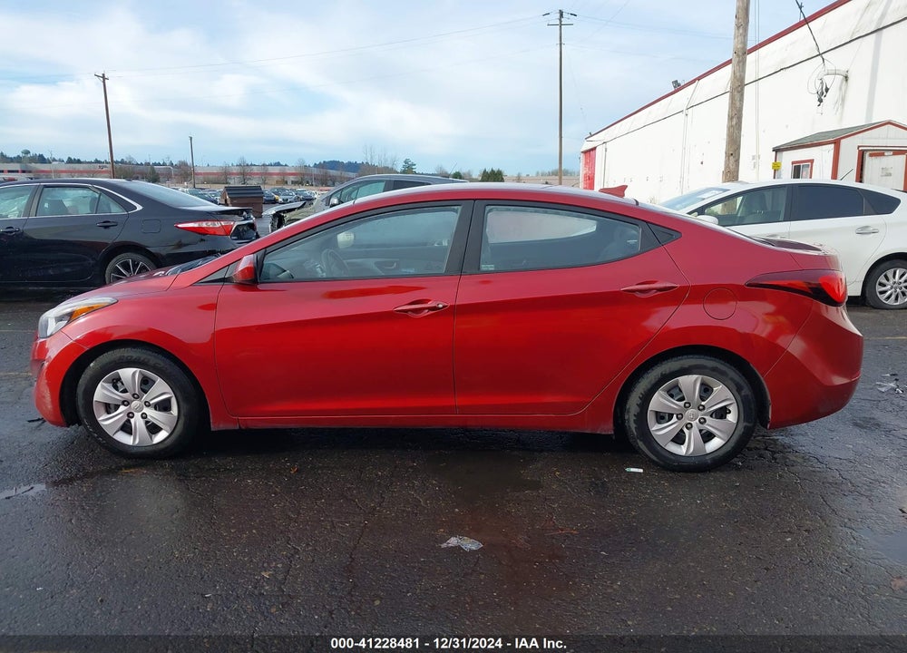 2016 HYUNDAI ELANTRA VIN: 5NPDH4AE3GH702211