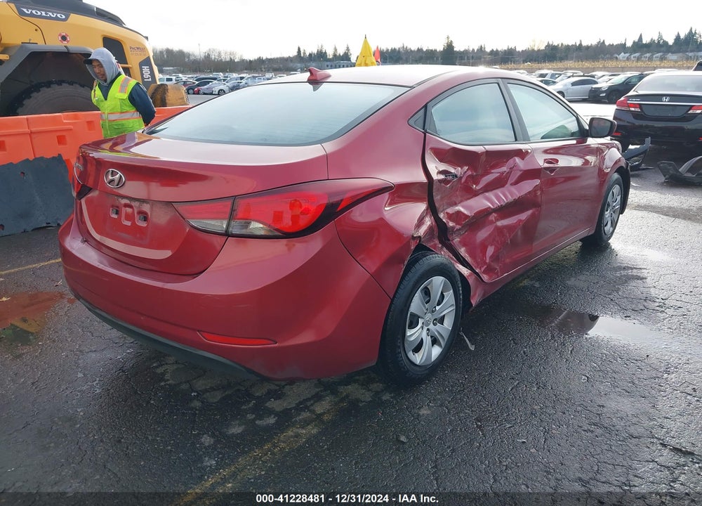 2016 HYUNDAI ELANTRA VIN: 5NPDH4AE3GH702211