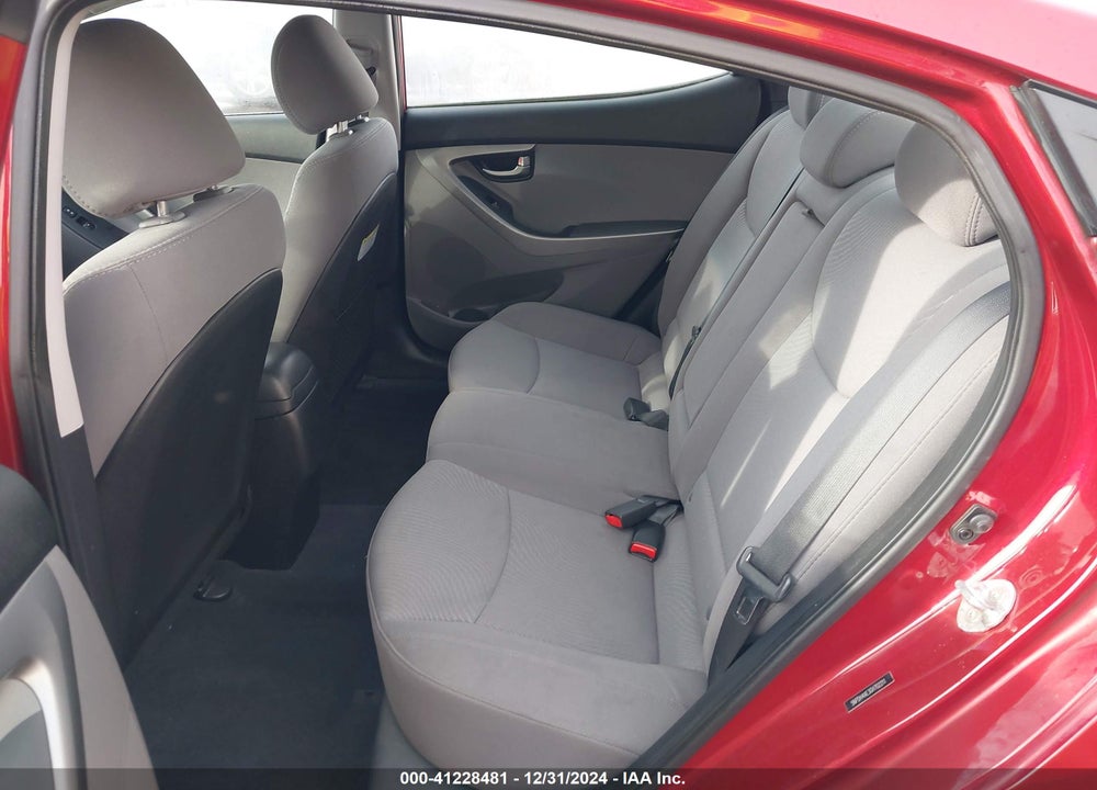 2016 HYUNDAI ELANTRA VIN: 5NPDH4AE3GH702211