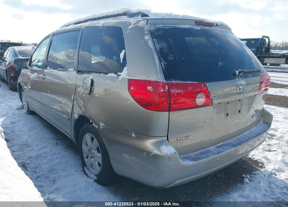 2008 TOYOTA SIENNA XLE VIN: 5TDZK22C98S142554
