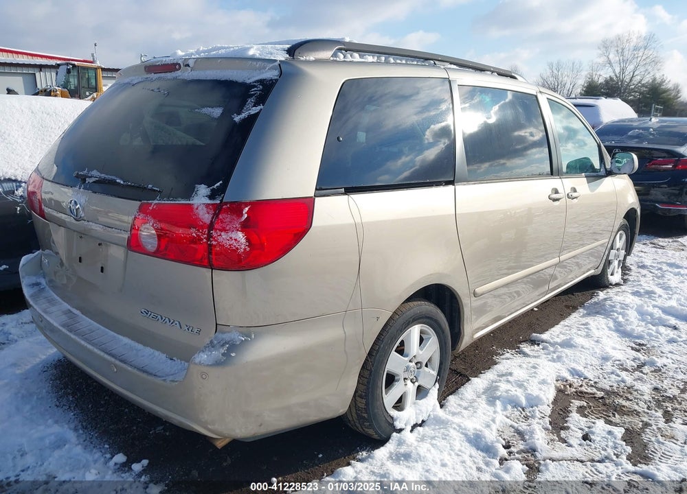 2008 TOYOTA SIENNA XLE VIN: 5TDZK22C98S142554