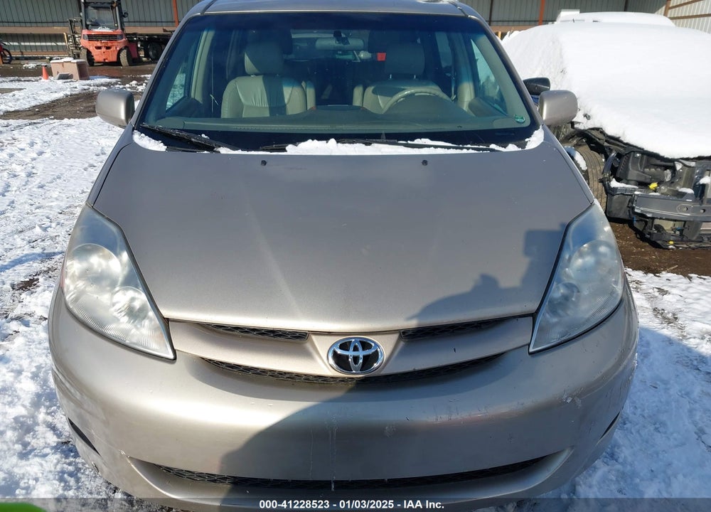 2008 TOYOTA SIENNA XLE VIN: 5TDZK22C98S142554