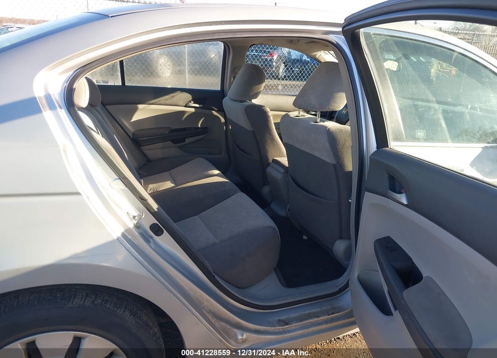 2008 HONDA ACCORD 2.4 LX VIN: 1HGCP263X8A113760