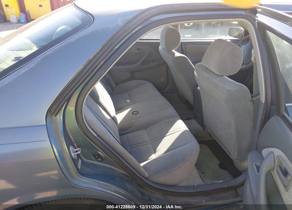 2000 TOYOTA CAMRY LE VIN: JT2BG22K7Y0497857