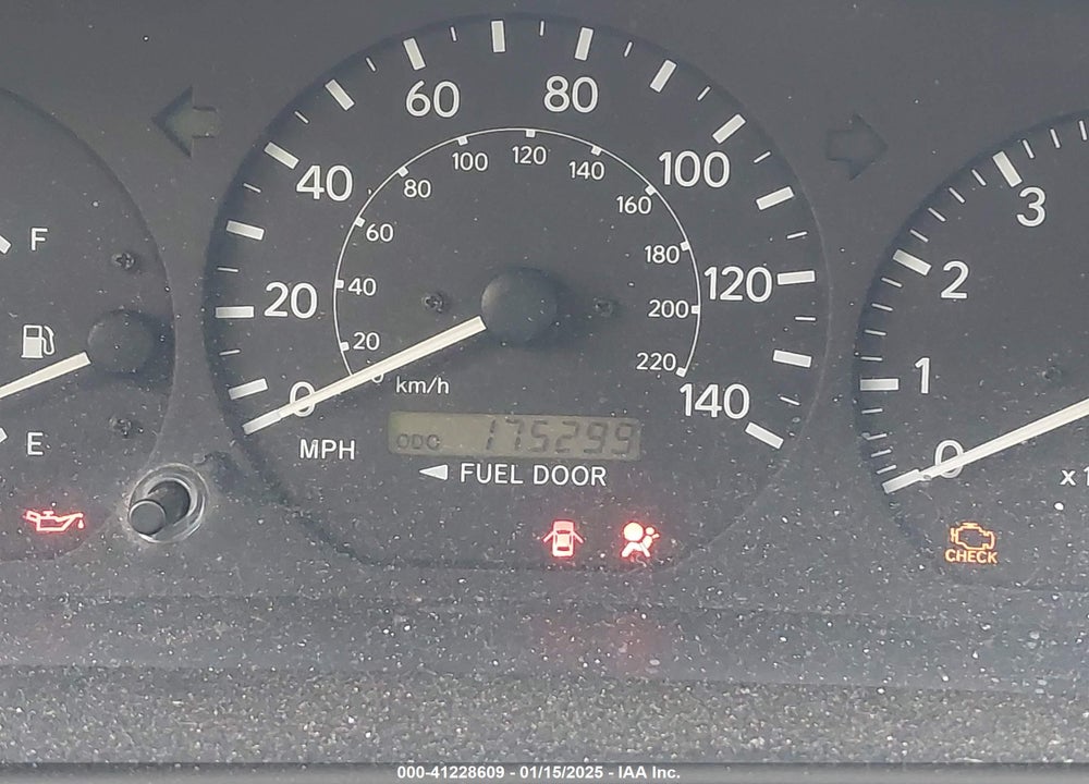 2000 TOYOTA CAMRY LE VIN: JT2BG22K7Y0497857