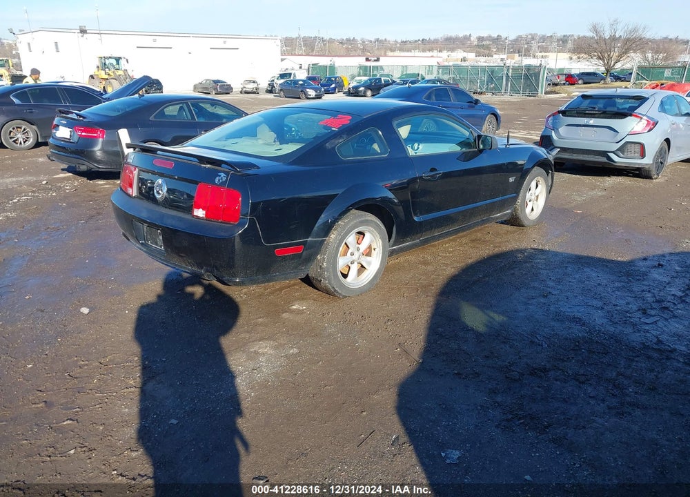 2007 FORD MUSTANG VIN: 1ZVFT82H975203935