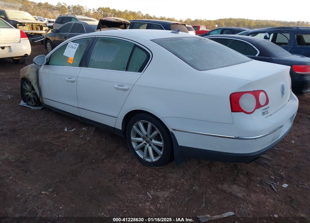 2010 VOLKSWAGEN PASSAT VIN: WVWJM7ANXAE122137