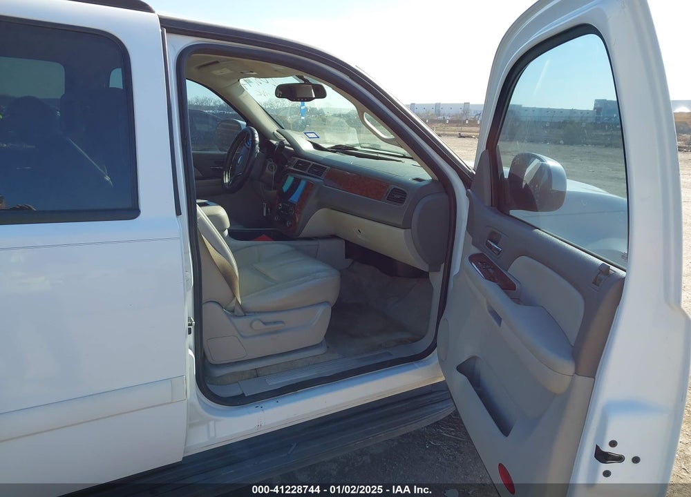 2007 CHEVROLET TAHOE LT VIN: 1GNFC13077R264297
