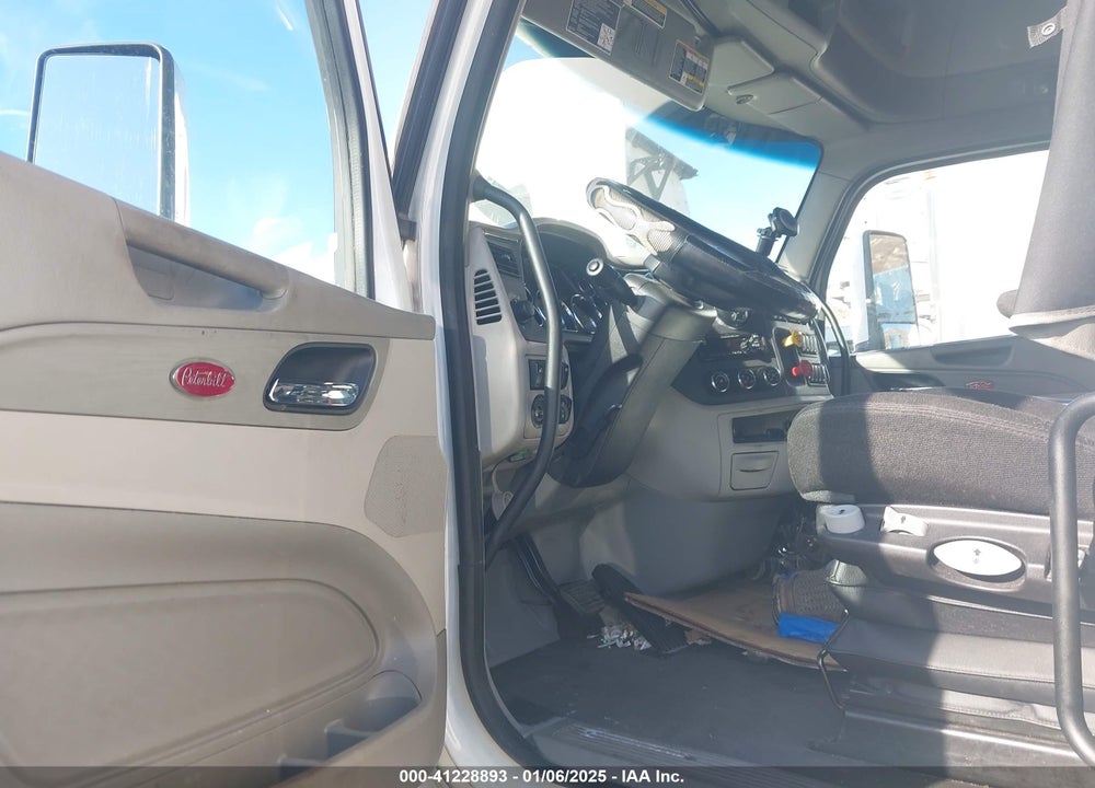 2020 PETERBILT 579 VIN: 1XPBDP9X7LD688922