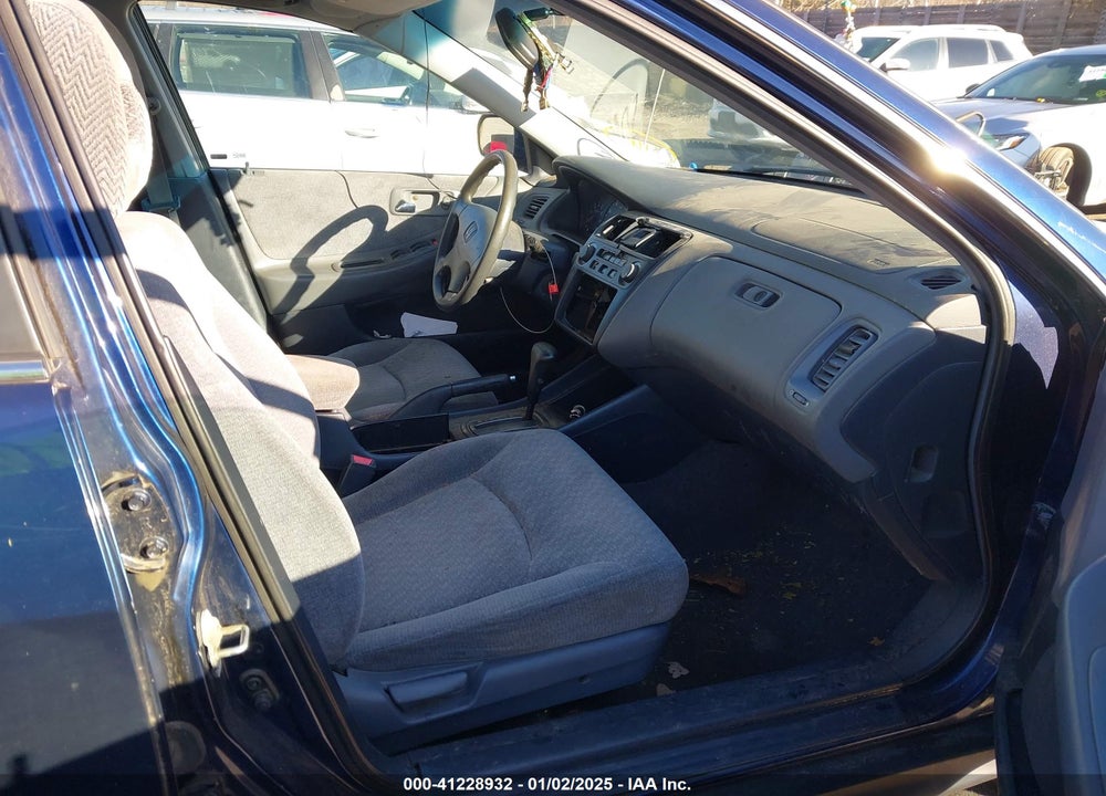 2001 HONDA ACCORD 2.3 LX VIN: JHMCG66551C005028