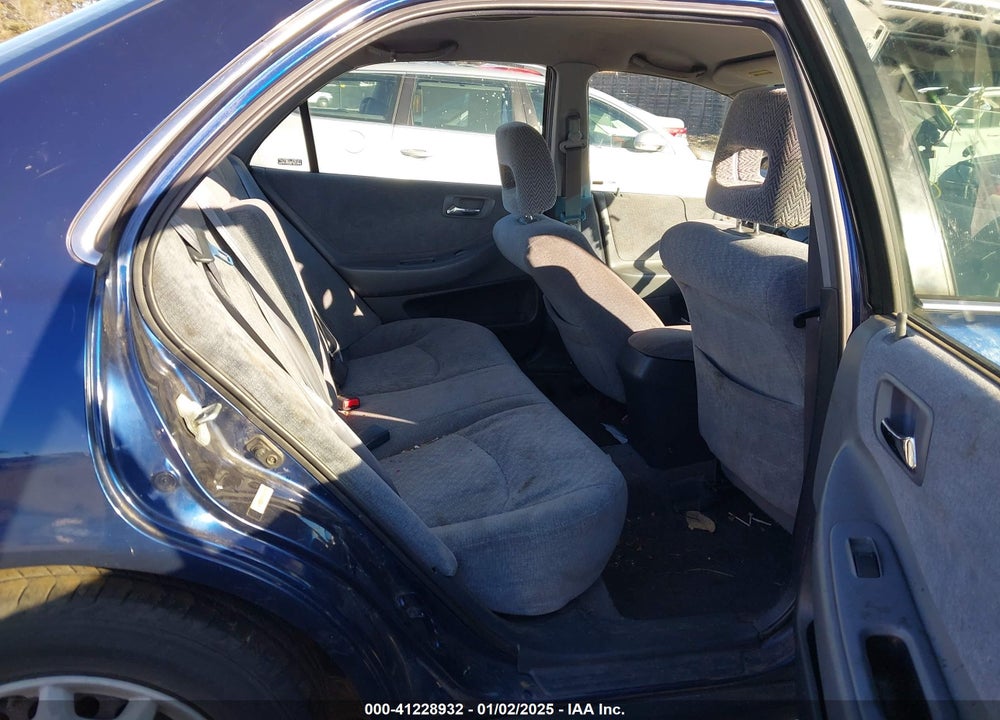 2001 HONDA ACCORD 2.3 LX VIN: JHMCG66551C005028