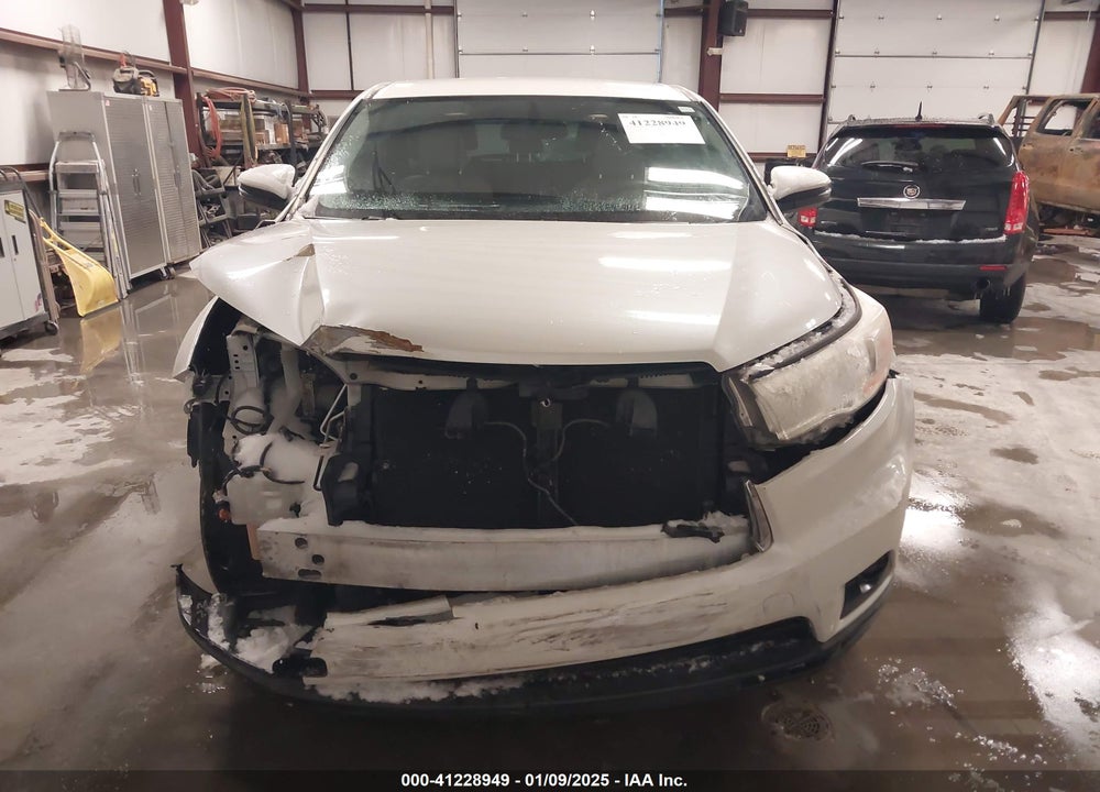 2014 TOYOTA HIGHLANDER LE V6 VIN: 5TDBKRFH9ES058259