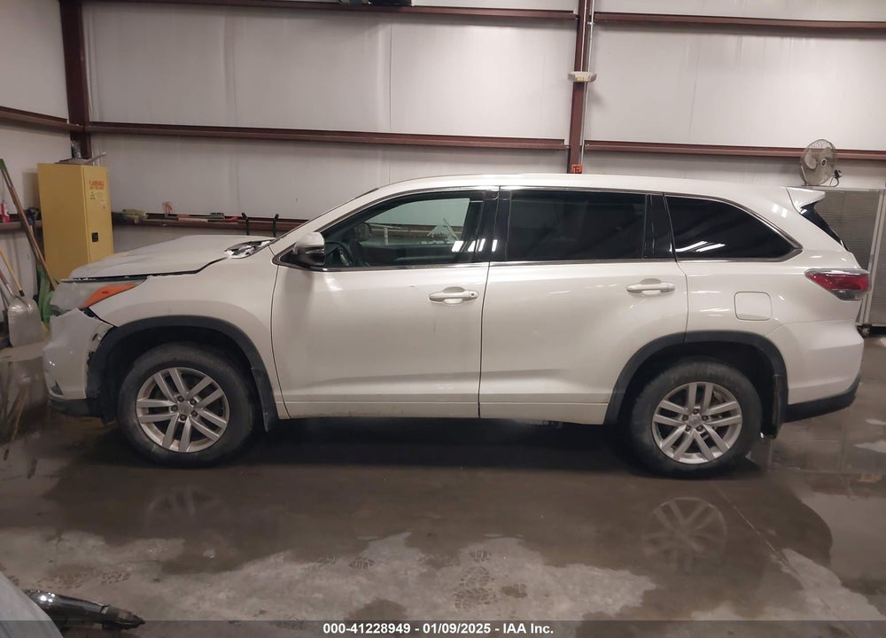 2014 TOYOTA HIGHLANDER LE V6 VIN: 5TDBKRFH9ES058259