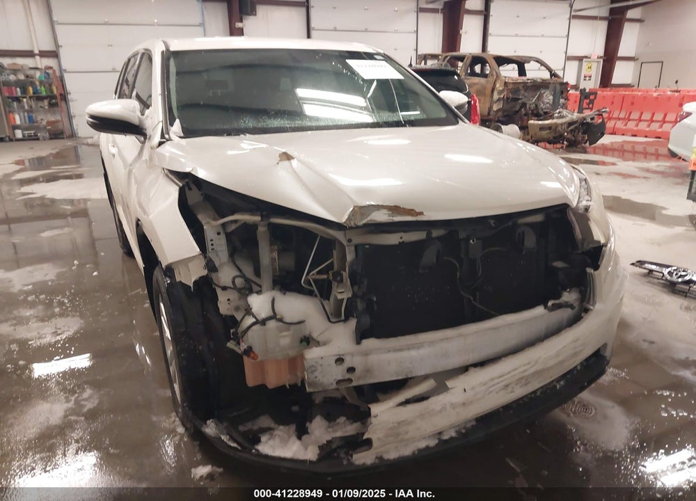 2014 TOYOTA HIGHLANDER LE V6 VIN: 5TDBKRFH9ES058259