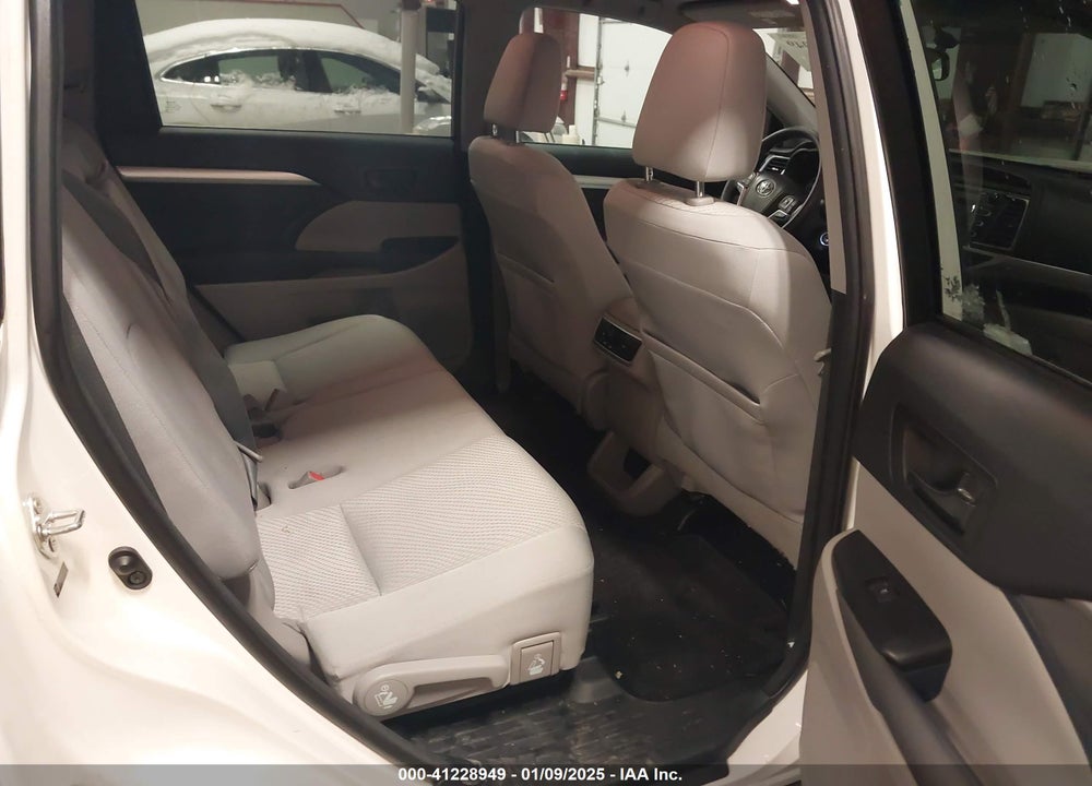 2014 TOYOTA HIGHLANDER LE V6 VIN: 5TDBKRFH9ES058259